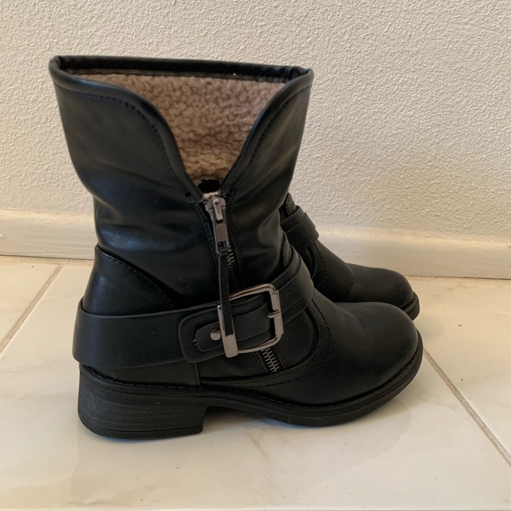 Short Moto style boots